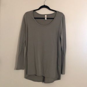 Solid gray long sleeve LuLaRoe Lynnae